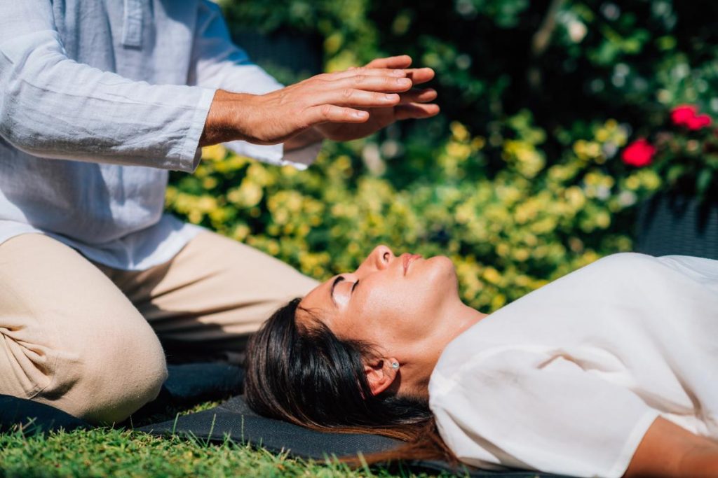 A Guide To Finding The Best Reiki Therapist For Your Healing Journey